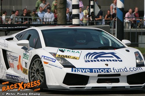 Peter Kox met de gave Lamborghini Gallardo